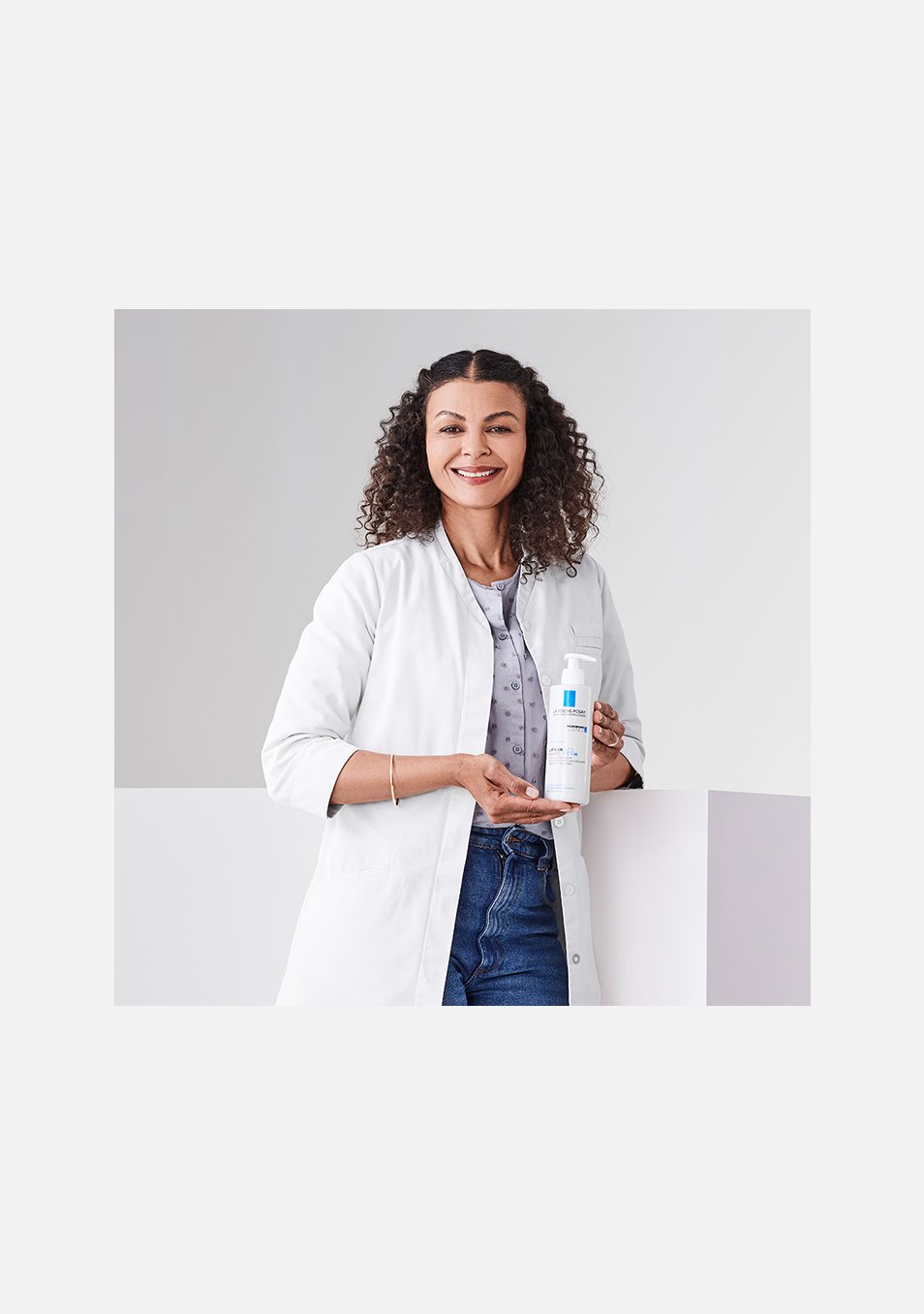 https://www.laroche-posay.dk/-/media/project/loreal/brand-sites/lrp/emea/nordics/simple-page/landing-page/flip-cards-carrousel/flip-card-images/flipcard-02-background-mariam_954x1356.jpg